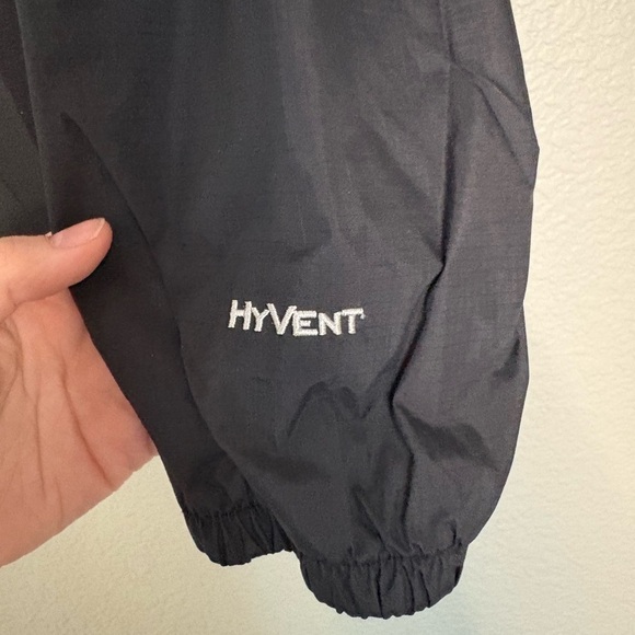 The North Face Boys Hyvent outer layer Lightweight Water Wind Resistant Jacket - Picture 6 of 7